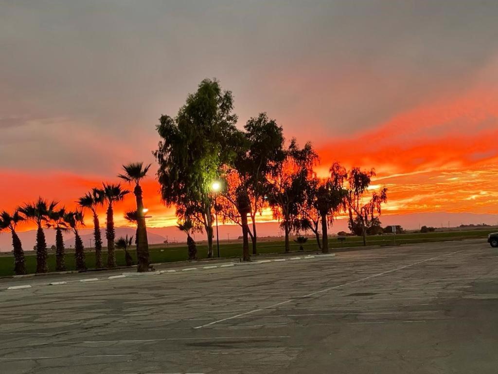 Ramada By Wyndham Holtville Esterno foto